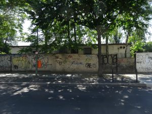 Straßenseite des Gebäudes