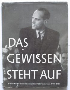 Titelblatt "Das Gewissen steht auf" Mit Foto von Helmut v. Moltke vor dem Volksgerichtshof