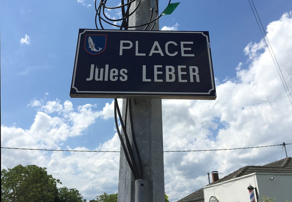 Schild: PLACE Jules LEBER