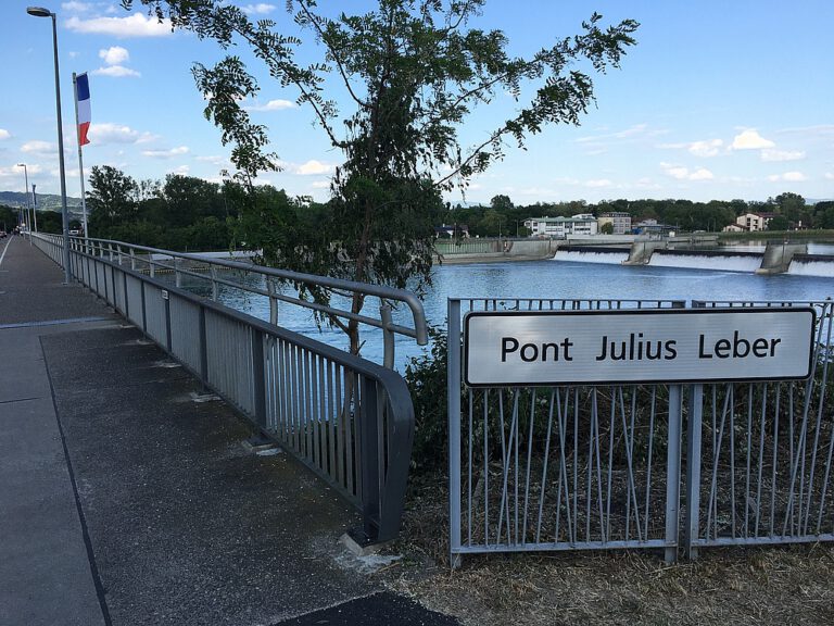 Brücke mit Tafel "Pont Julius Leber"